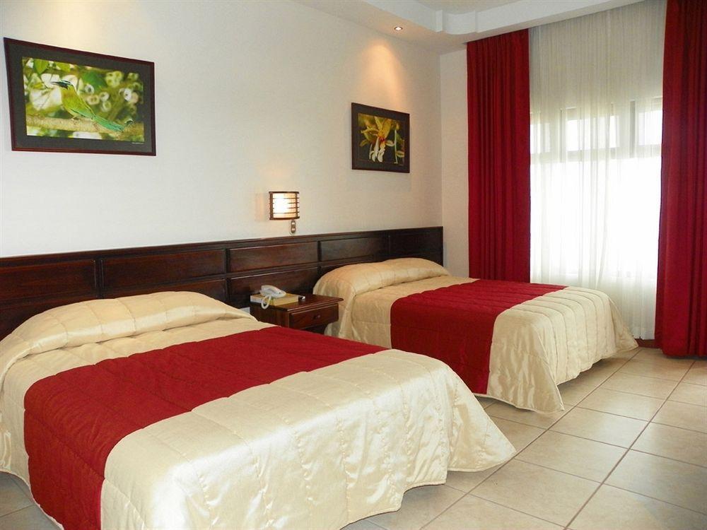 Hotel Suerre Guápiles Екстериор снимка