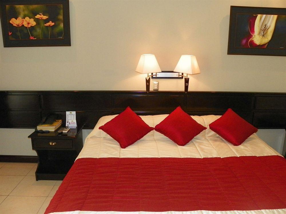 Hotel Suerre Guápiles Екстериор снимка