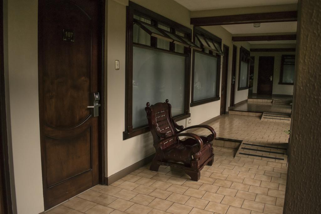 Hotel Suerre Guápiles Екстериор снимка