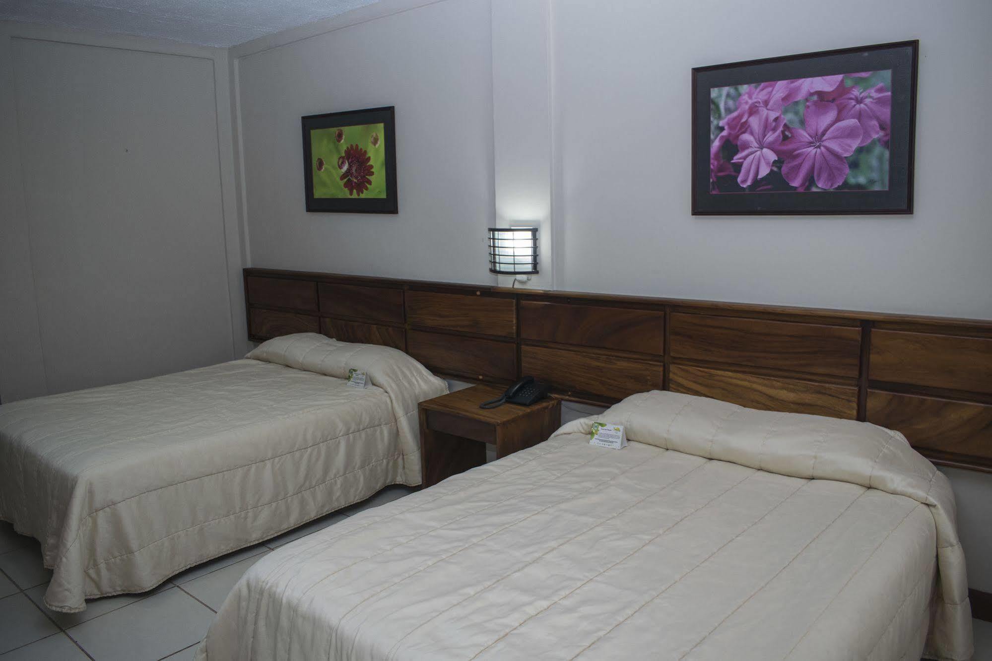 Hotel Suerre Guápiles Екстериор снимка